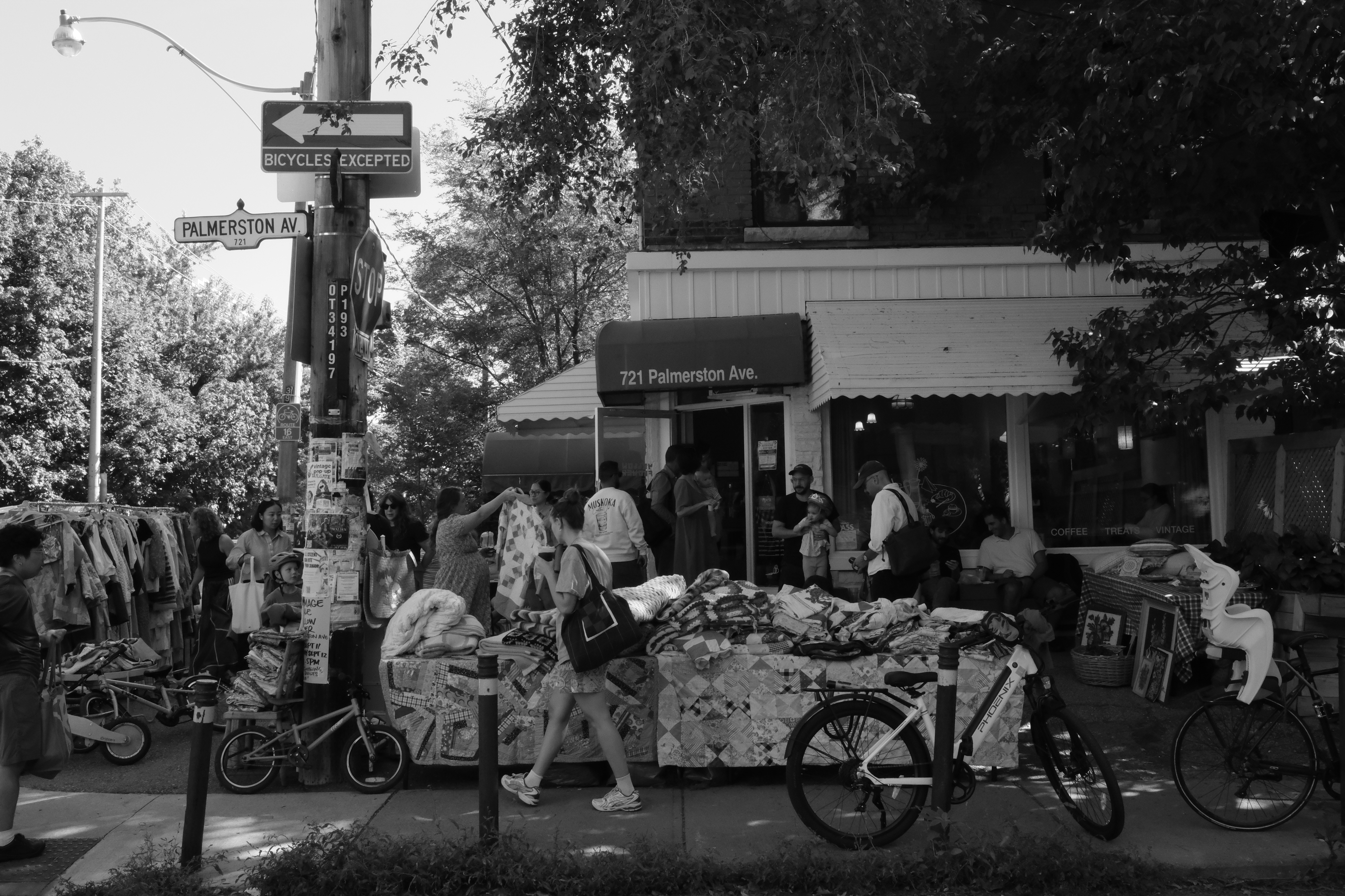 Street scene outside Cafe Yellow Flower in Toronto